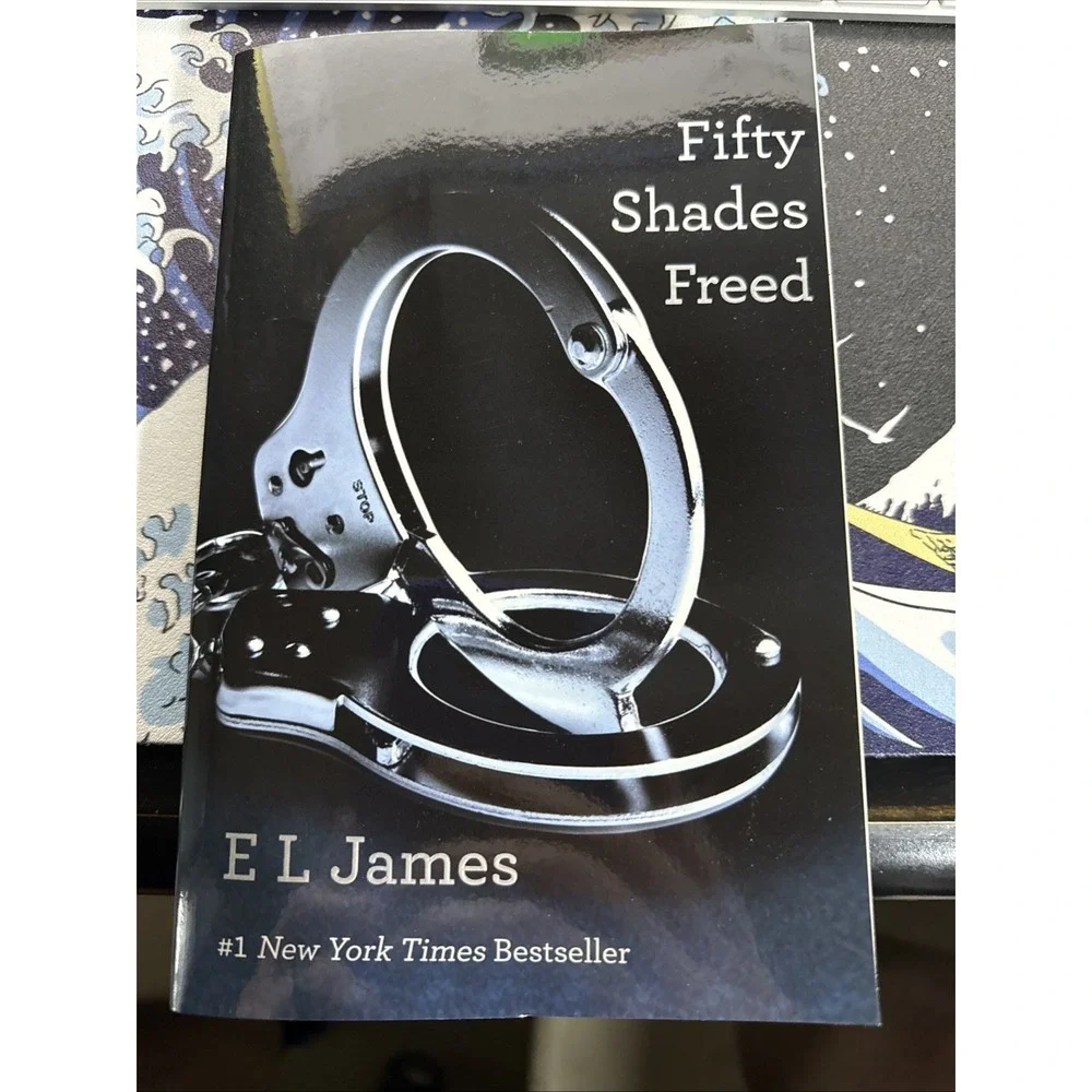 Fifty Shades Freed : Book Three of the Fifty Shades Trilogy by‎ E. L. James...